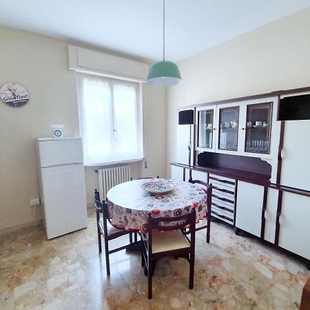 Affittacamere Zona Caserma-Stazione Foligno Ngoại thất bức ảnh