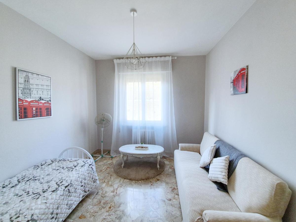Affittacamere Zona Caserma-Stazione Foligno Ngoại thất bức ảnh