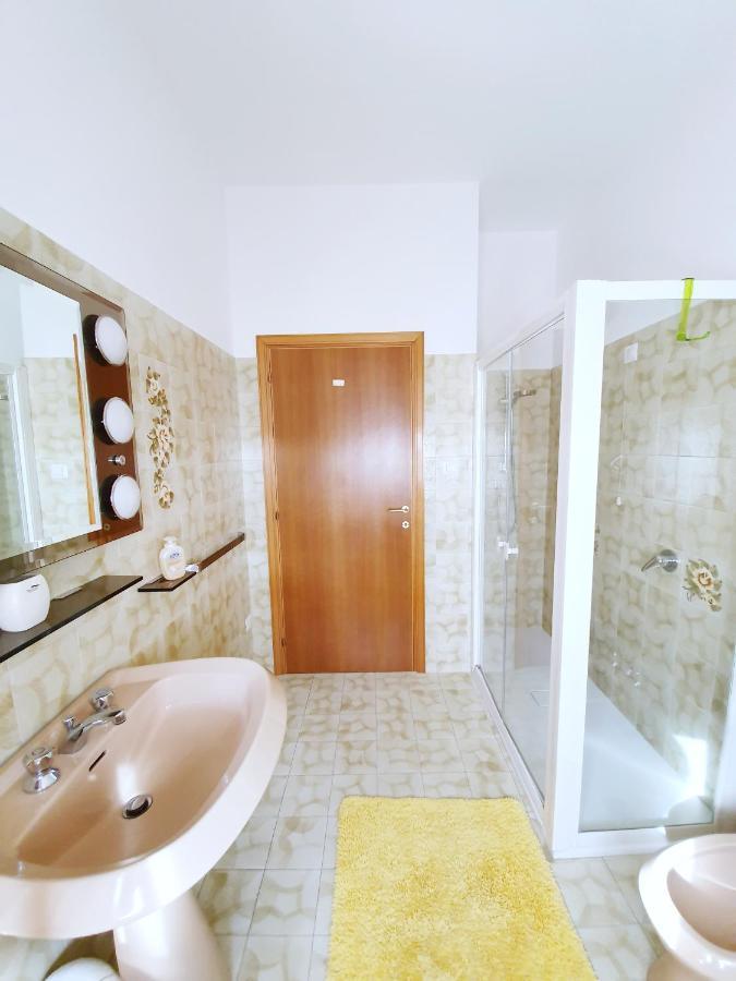 Affittacamere Zona Caserma-Stazione Foligno Ngoại thất bức ảnh